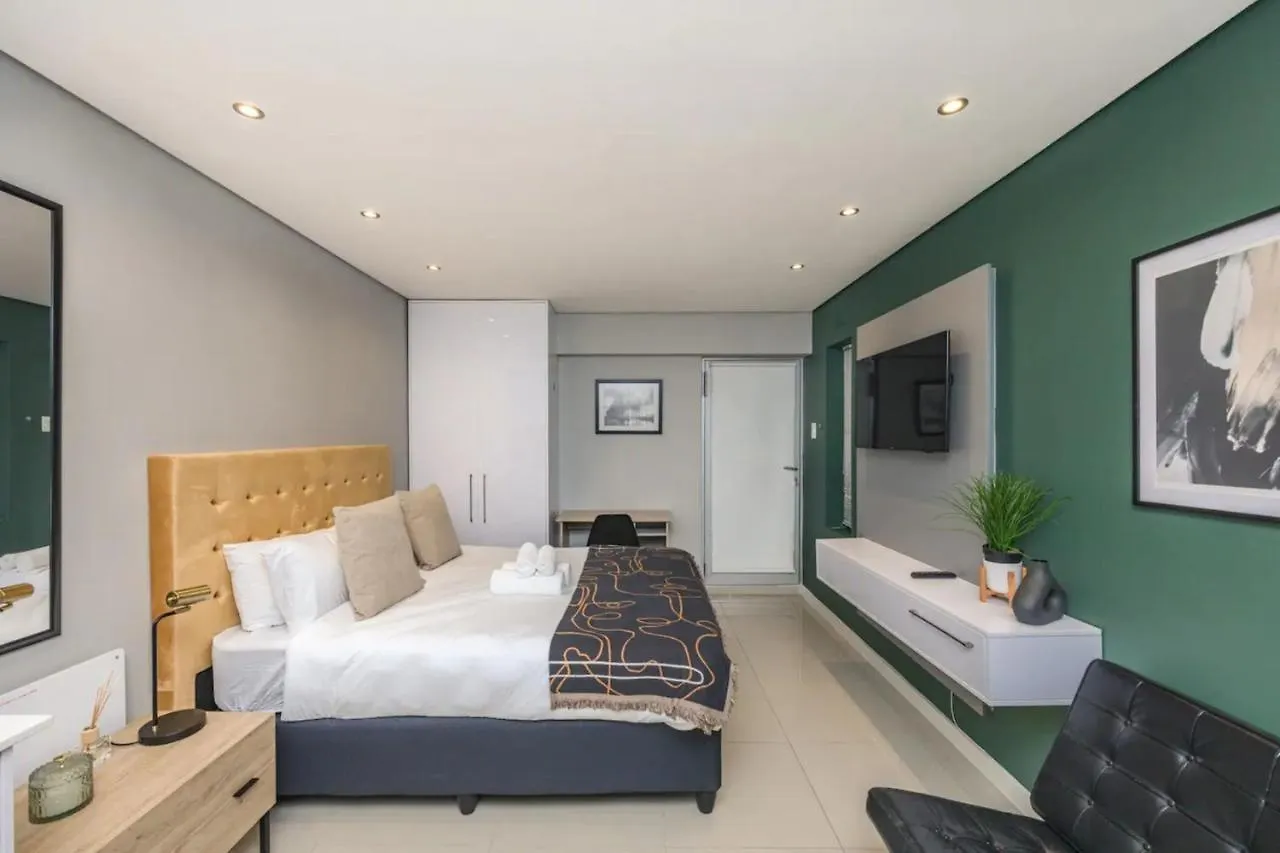 Apartment Stylish And Modern Studio In The Beachfront Cape Town